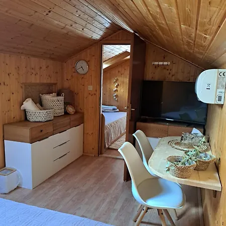 Camelia Gostinjska kuća Otavice