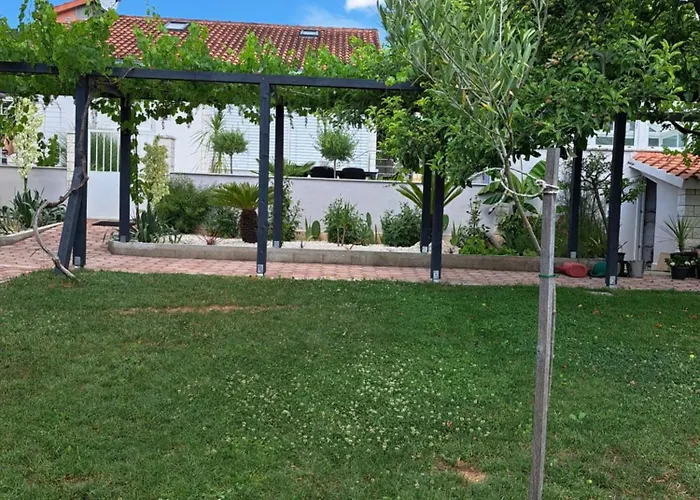 Camelia ゲストハウス Otavice